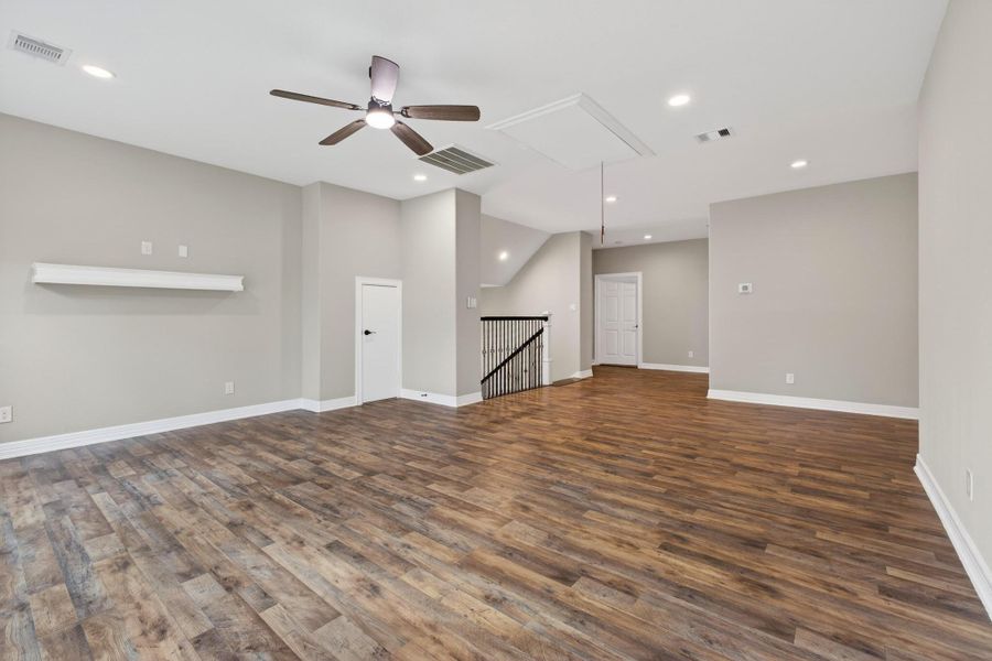 Spacious, unfurnished interior of a new home in , Willis (Image 29).