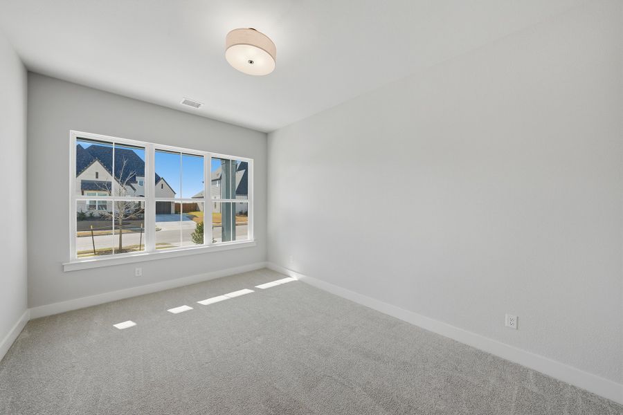 Spacious, unfurnished interior of a new home in Quail Hollow, Rockwall (Image 33).