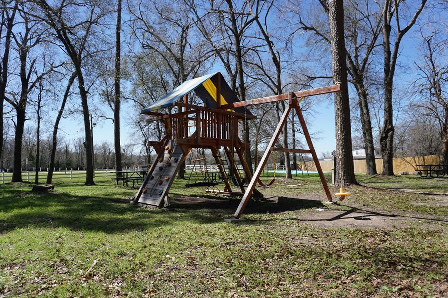 Community amenities in , Willis (Image 38).