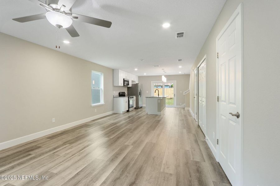 Spacious, unfurnished interior of a new home in , Jacksonville (Image 20).