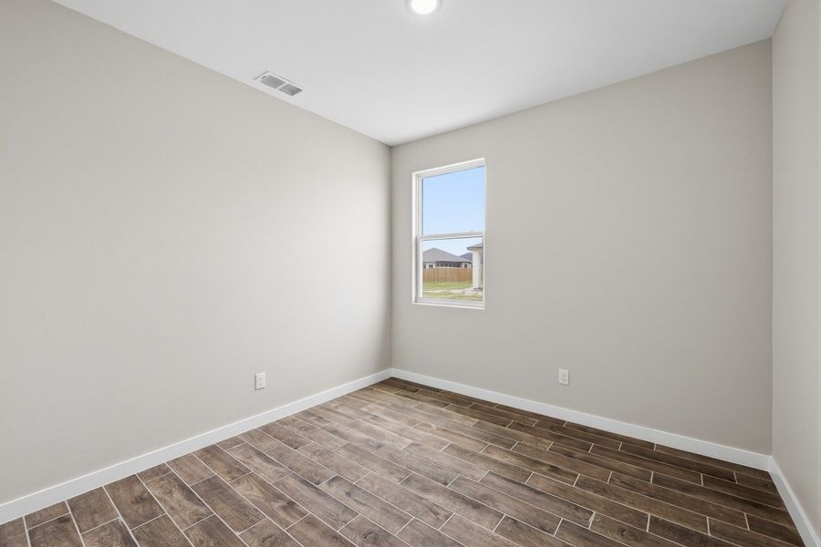 Spacious, unfurnished interior of a new home in Paloma Ranch, Harlingen (Image 13).