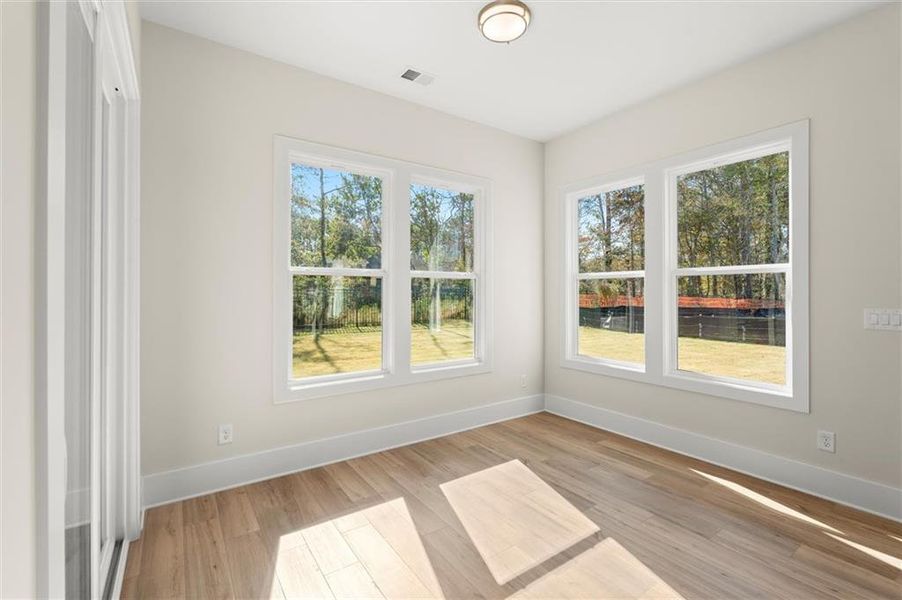 Spacious, unfurnished interior of a new home in Hillgrove Preserve, Powder Springs (Image 28).
