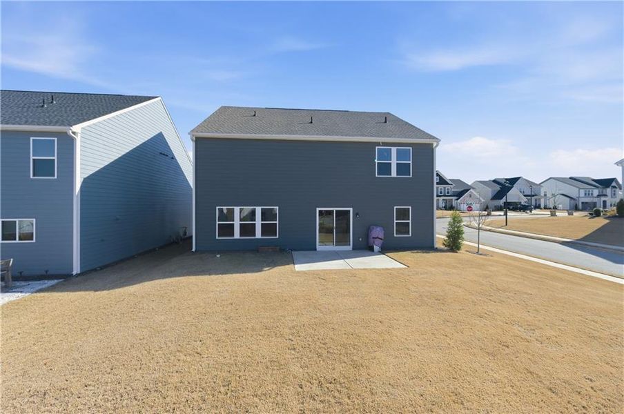 Exterior details and patio area of a home in Twin Lakes, Hoschton (Image 26).