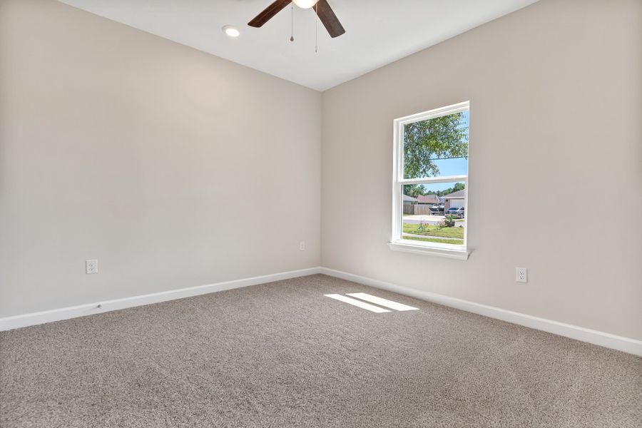 Spacious, unfurnished interior of a new home in Oak Hollow, Crestview (Image 37).
