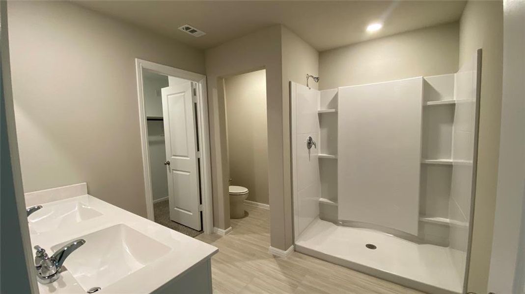 Furnished interior view inside a new home in Meadowbrook Estates, Cleburne (Image 6). Furnished interior view inside a new home in Meadowbrook Estates, Cleburne (Image 6).