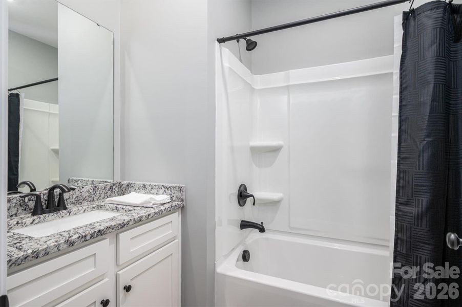Guest Bathroom centrally located between two guest bedrooms