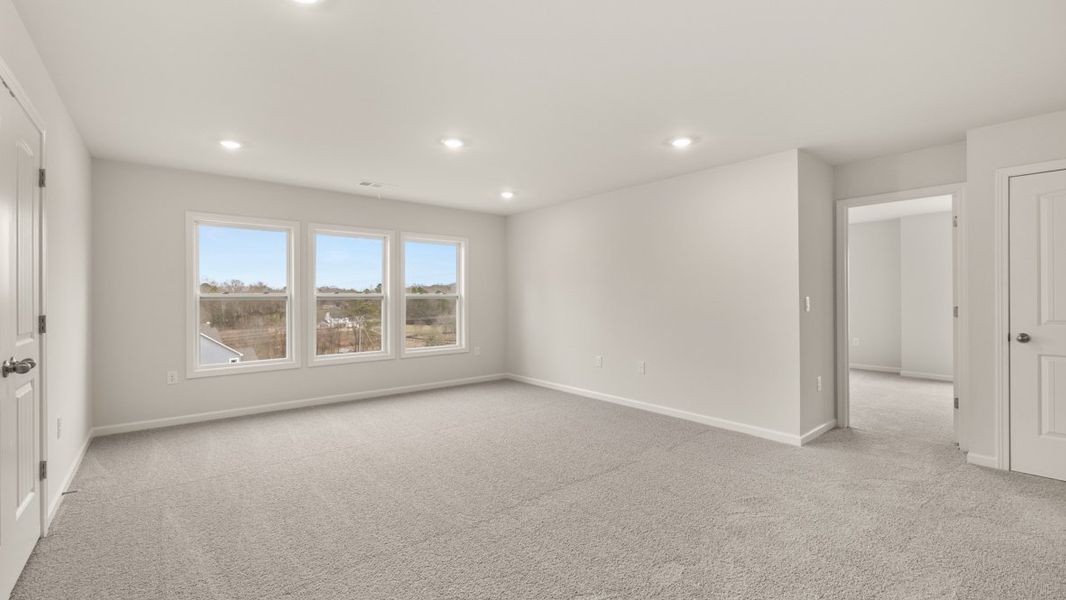 Spacious, unfurnished interior of a new home in Haven Abbey, Cumming (Image 27).