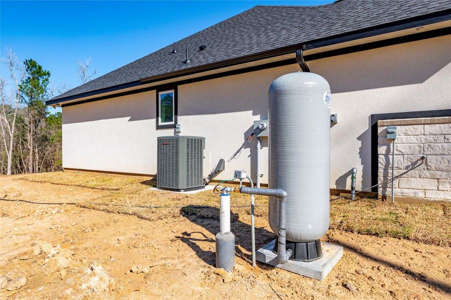 Exterior details and patio area of a home in , Dayton (Image 3).