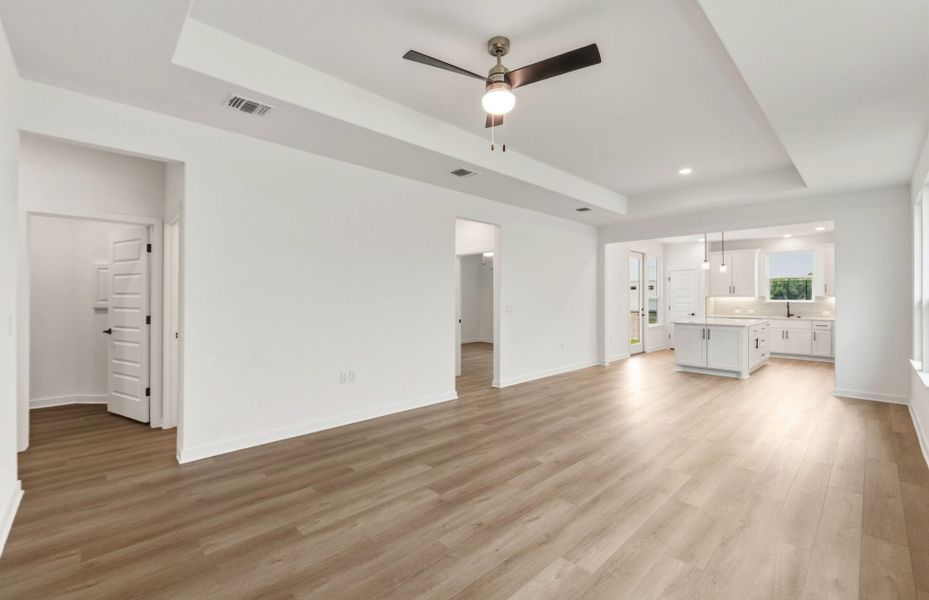 Spacious, unfurnished interior of a new home in Sun City Texas, Georgetown (Image 32).