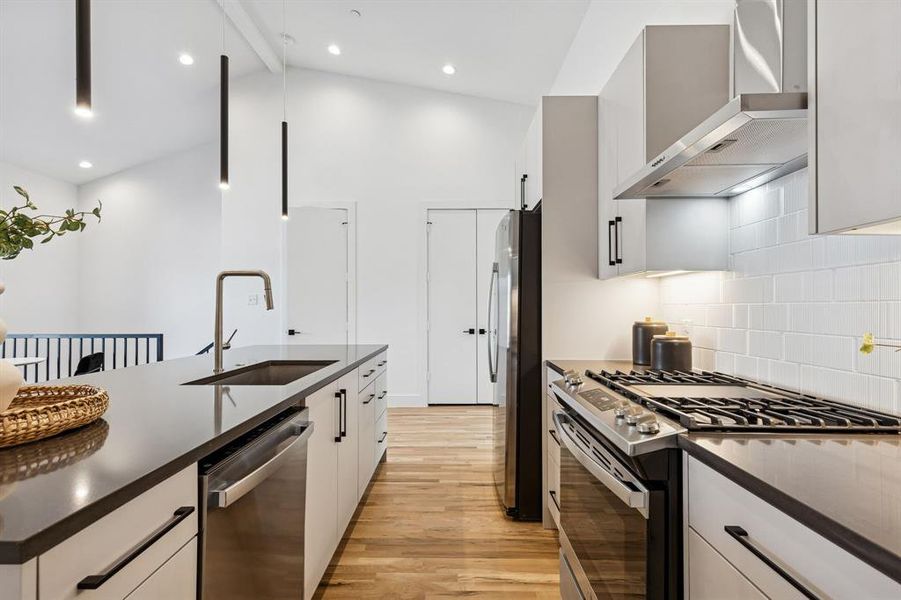 Furnished interior view inside a new home in , Dallas (Image 7).