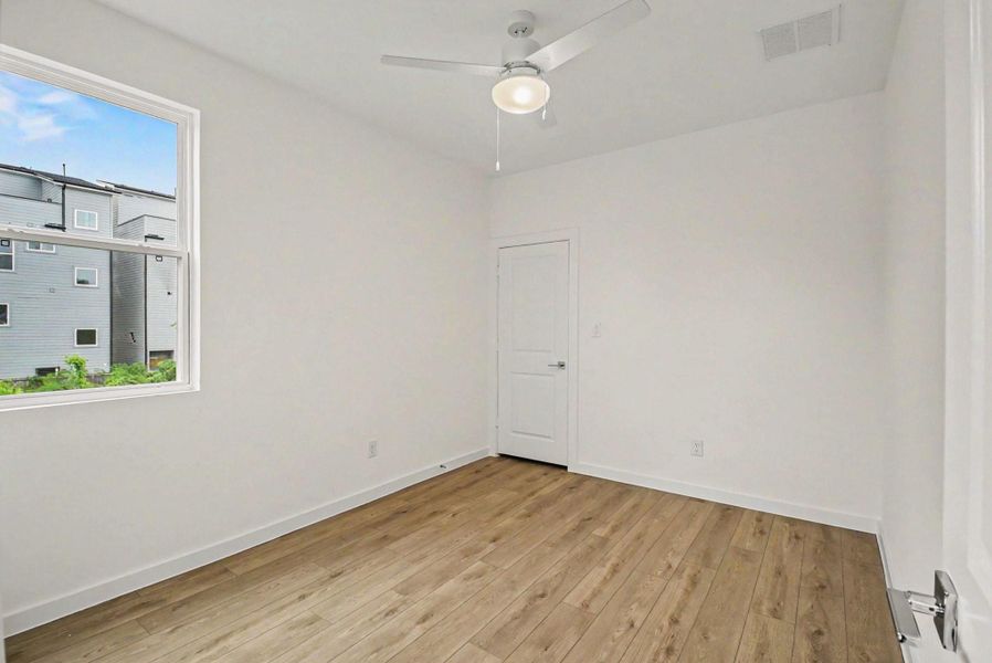 Spacious, unfurnished interior of a new home in , Houston (Image 13).
