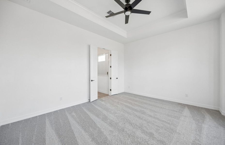 Spacious, unfurnished interior of a new home in Lago Mar, Texas City (Image 27).