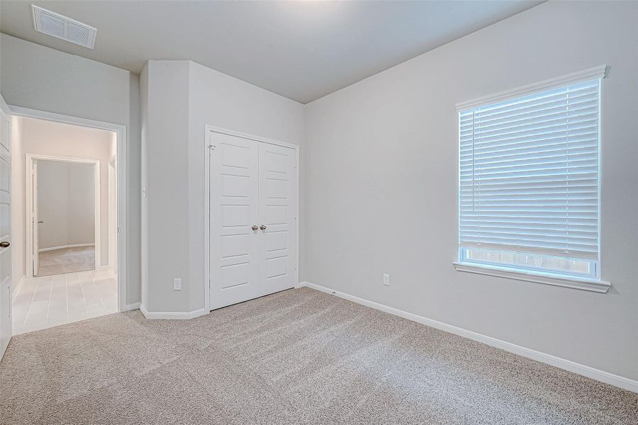 Spacious, unfurnished interior of a new home in Woodland Lakes, Huffman (Image 17).