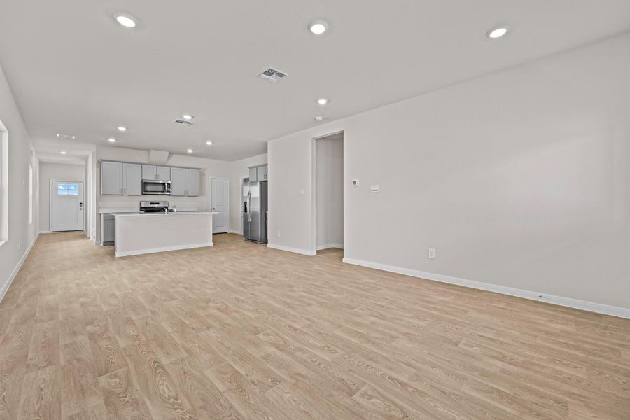 Spacious, unfurnished interior of a new home in Whisper South, San Marcos (Image 26). Spacious, unfurnished interior of a new home in Whisper South, San Marcos (Image 26).