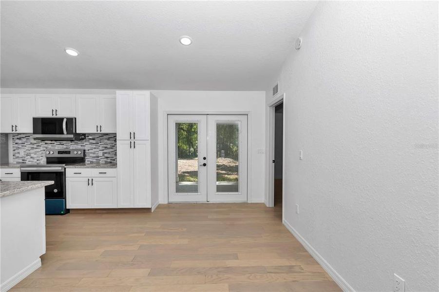 Spacious, unfurnished interior of a new home in , Dunnellon (Image 26).