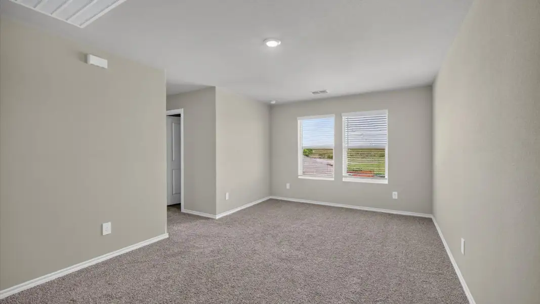 Spacious, unfurnished interior of a new home in Longhorn Estates, Fort Worth (Image 34).