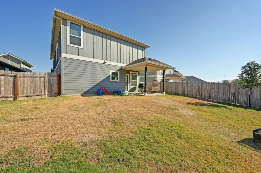 Exterior details and patio area of a home in Porter Country, Buda (Image 2).
