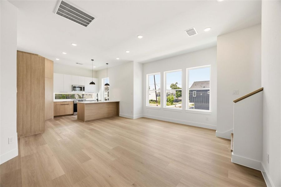 Spacious, unfurnished interior of a new home in , Houston (Image 22).