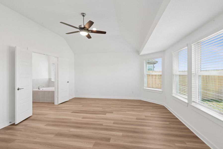Spacious, unfurnished interior of a new home in Lago Mar, Santa Fe (Image 21). Spacious, unfurnished interior of a new home in Lago Mar, Santa Fe (Image 21).