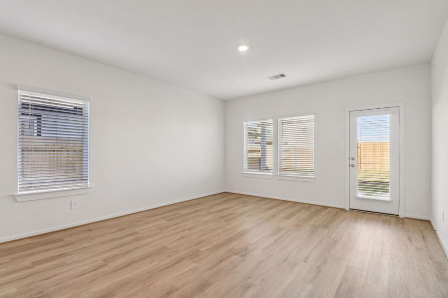 Spacious, unfurnished interior of a new home in Sundance Cove - Traditional Series, Crosby (Image 18).