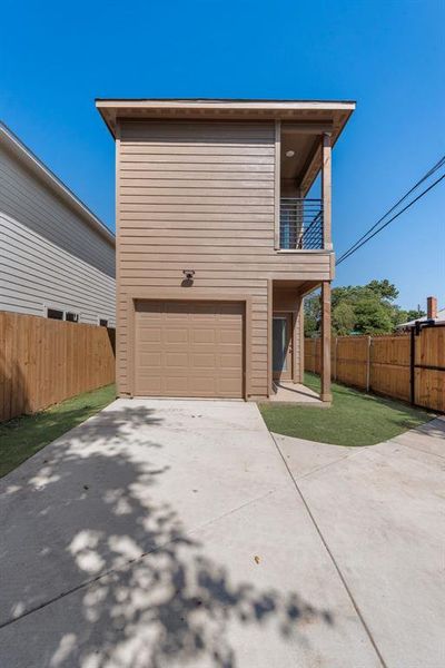 Front exterior of a new home in , Dallas, TX, highlighting curb appeal (Image 14). Front exterior of a new home in , Dallas, TX, highlighting curb appeal (Image 14).