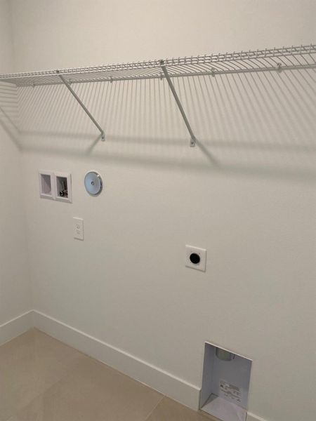 Spacious, unfurnished interior of a new home in Preserves at Park Trace, Stuart (Image 8).