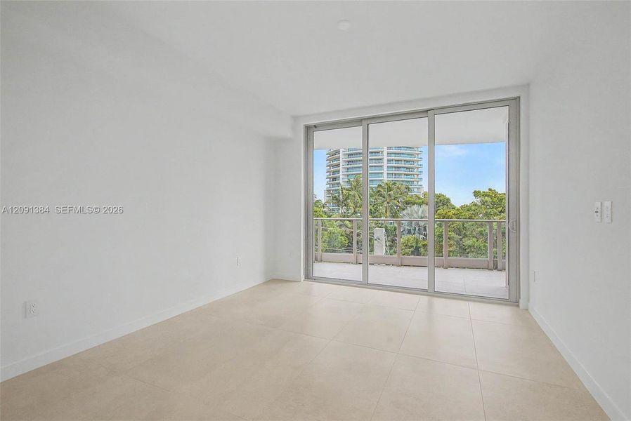 Spacious, unfurnished interior of a new home in , Miami (Image 12).