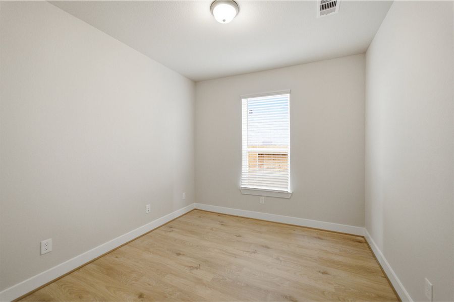 Spacious, unfurnished interior of a new home in Sunterra Lakes, Brookshire (Image 19). Spacious, unfurnished interior of a new home in Sunterra Lakes, Brookshire (Image 19).