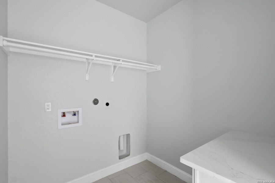 Spacious, unfurnished interior of a new home in , San Antonio (Image 14).