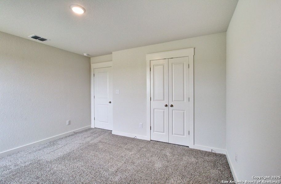 Spacious, unfurnished interior of a new home in Cloud Country, New Braunfels (Image 34).