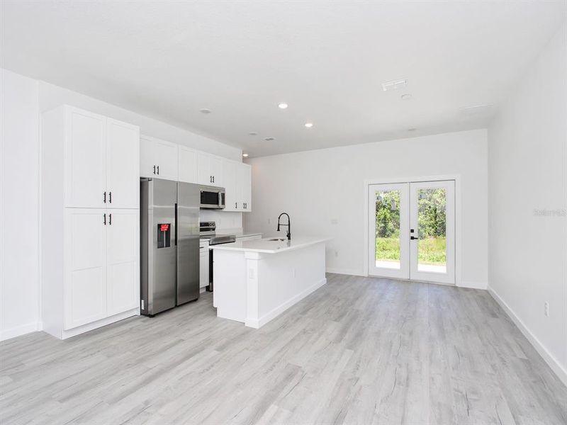 Spacious, unfurnished interior of a new home in , Sebring (Image 13).