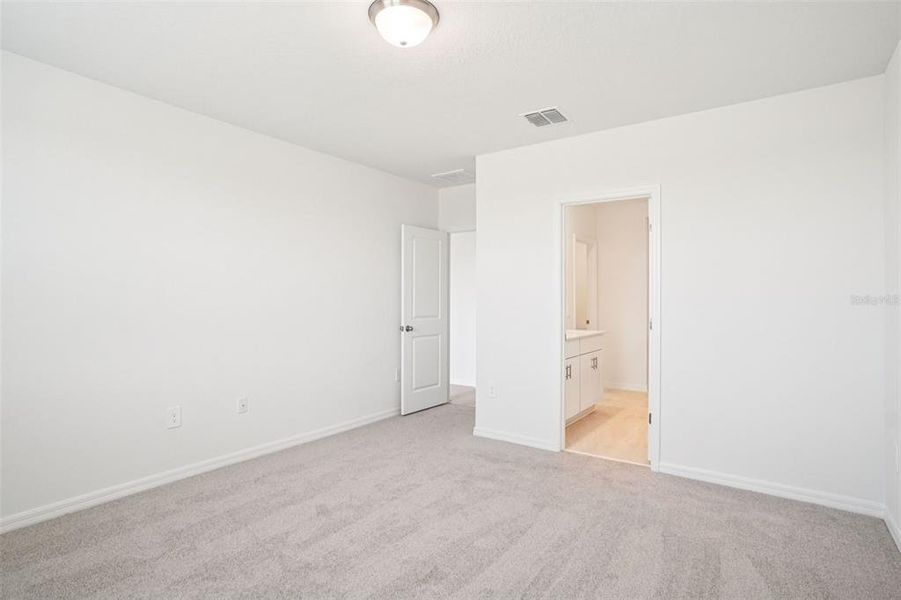 Spacious, unfurnished interior of a new home in Hamilton Bluff - Signature Series, Lake Hamilton (Image 34).