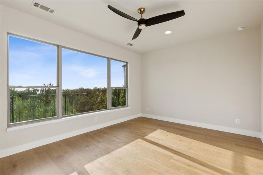 Unfurnished room featuring baseboards, a ceiling fan, wood finished floors, and recessed lighting