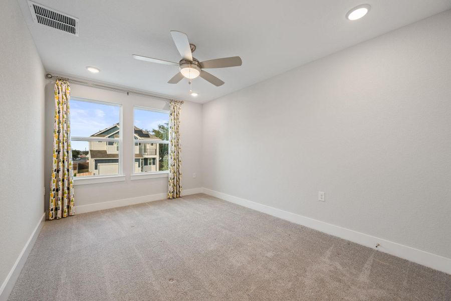 Spacious, unfurnished interior of a new home in Sarah's Creek, Pflugerville (Image 19).