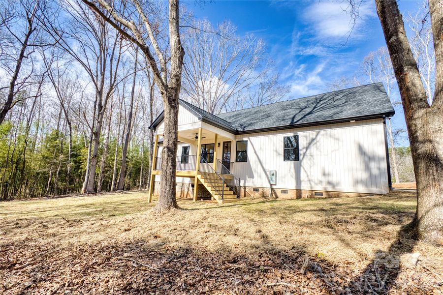 Exterior details and patio area of a home in , Catawba (Image 23).