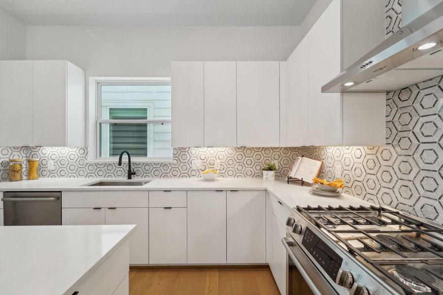 Photos show similar floor plan & alternative finishes from the previous development. Selections may vary.