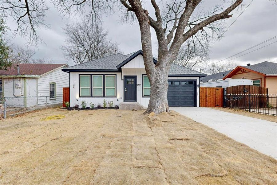 View of front facade with a garage