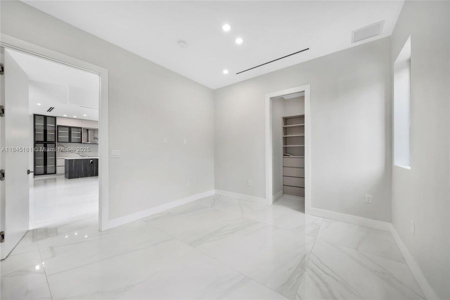 Spacious, unfurnished interior of a new home in , Fort Lauderdale (Image 67). Spacious, unfurnished interior of a new home in , Fort Lauderdale (Image 67).
