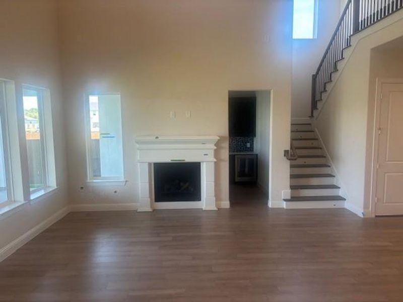 Spacious, unfurnished interior of a new home in Del Bello Lakes 60', Manvel (Image 9). Spacious, unfurnished interior of a new home in Del Bello Lakes 60', Manvel (Image 9).