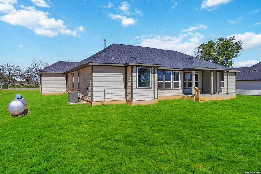 Exterior details and patio area of a home in Lonesome Dove, San Antonio (Image 4).