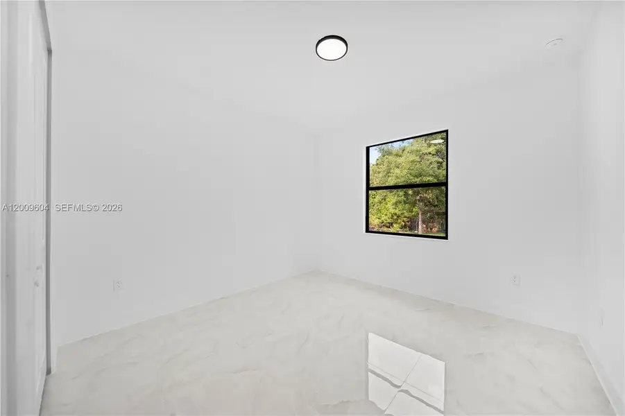 Spacious, unfurnished interior of a new home in , Lehigh Acres (Image 17).