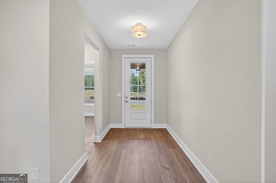 Spacious, unfurnished interior of a new home in The Fairways at Mirror Lake, Villa Rica (Image 13).