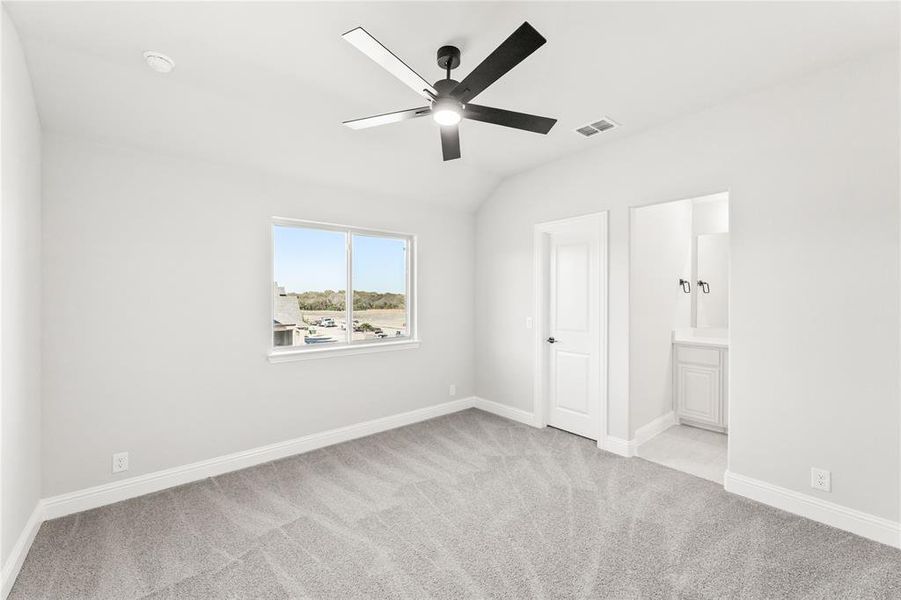 Spacious, unfurnished interior of a new home in Crystal Lake Estates, Red Oak (Image 14). Spacious, unfurnished interior of a new home in Crystal Lake Estates, Red Oak (Image 14).
