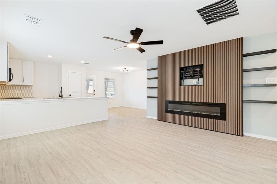 Spacious, unfurnished interior of a new home in Tillage Farms, Princeton (Image 31).