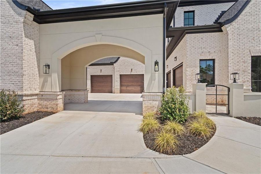 Exterior details and patio area of a home in , Alpharetta (Image 43).