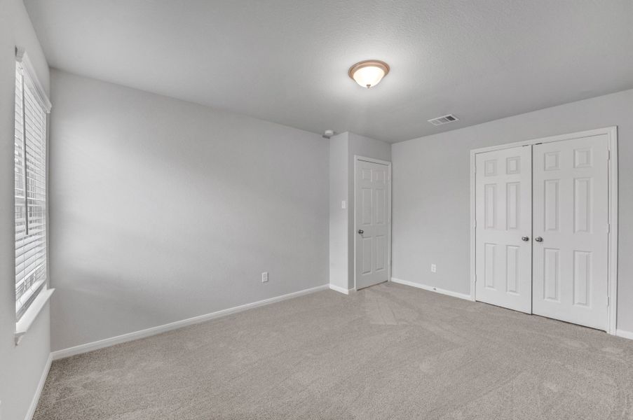 Representative unfurnished interior of a home built from the Floor Plan 1774 by Colina Homes in Rollingbrook Estates, Baytown (Image 21).