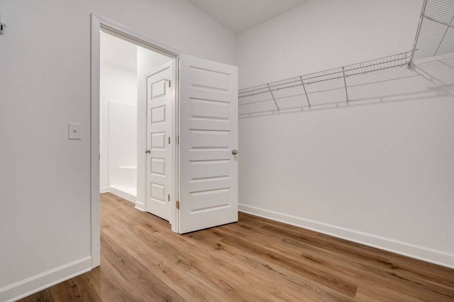 Spacious, unfurnished interior of a new home in Barton's Bend, Crestview (Image 17).
