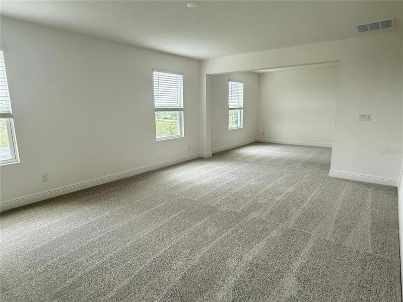Spacious, unfurnished interior of a new home in Ridgeview, Clermont (Image 11).