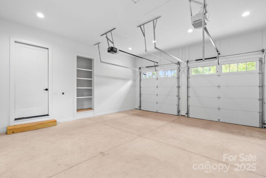 Spacious, unfurnished interior of a new home in , Asheville (Image 30).