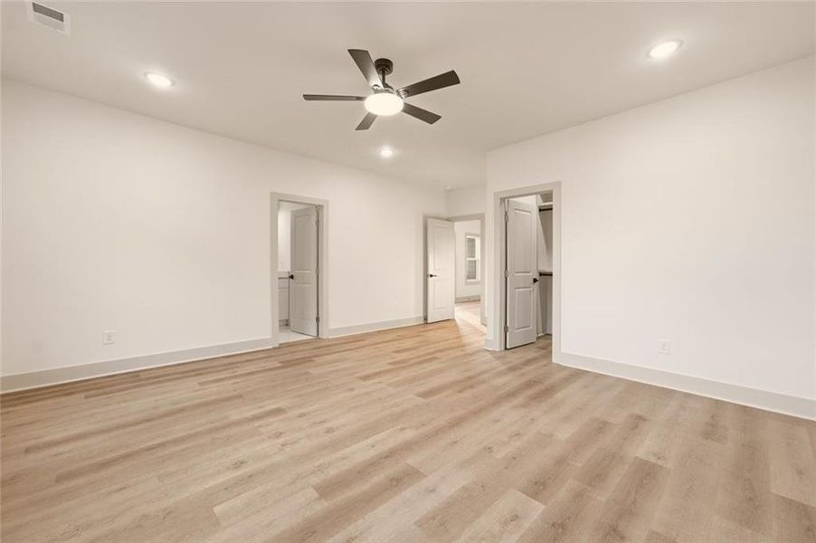 Spacious, unfurnished interior of a new home in , Athens (Image 19).
